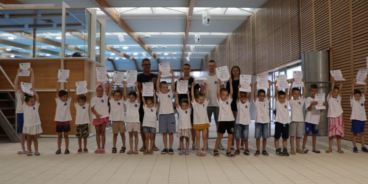 U zadnjem terminu obuke 19 ribica je proplivalo i sada su spremni za ljetne avanture na plaži