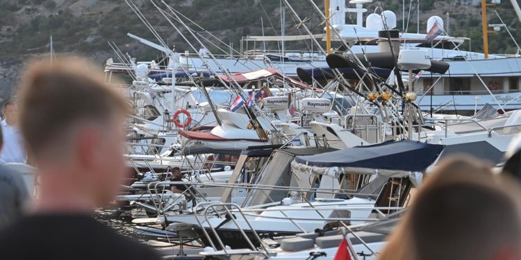 Slobodna Dalmacija – Otvoreno 11. Međunarodno nadmetanje u ribolovu na velike trofeje ‘Offshore challenge Komiža 2024.’