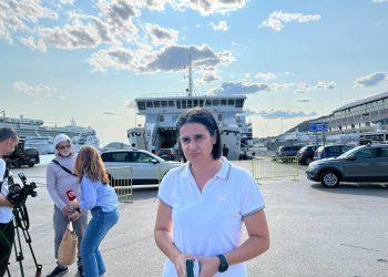 Slobodna Dalmacija – Jadrolinija održala hitnu presicu u Splitu: ‘Na brodu je 340 putnika, kvarovi se događaju’ Znamo gdje će putnici kasnije