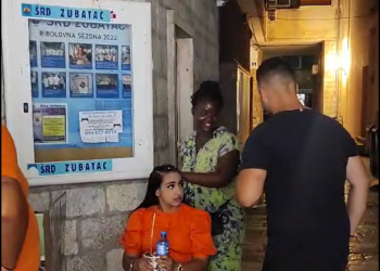 Slobodna Dalmacija – Ovi prizori na ulicama sve češći, lokalni frizeri na rubu živaca: ‘Nitko ih ne sprječava, a sve rade na crno!’