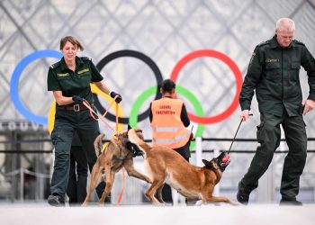 Zaključane stanice podzemne željeznice, ‘pozornica’ u kavezu, a vremenska prognoza nije dobra. Zar će kiša ovi dan pokvarit?