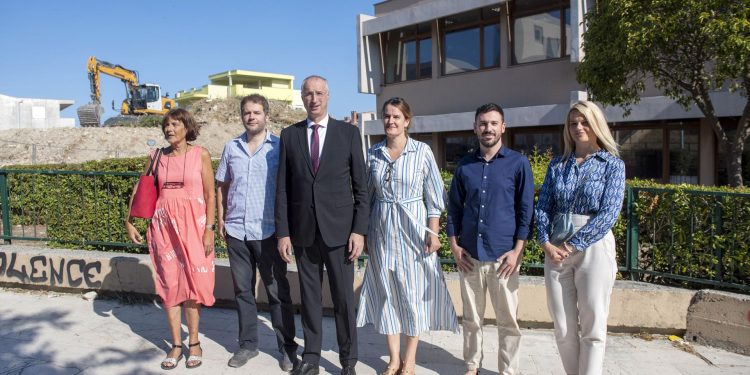 Slobodna Dalmacija – Učenici osnovne škole na Sućidru dobit će novu dvoranu vrijednu 4,4 milijuna eura: radovi će trajati godinu dana