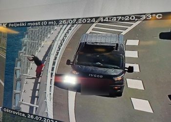 Slobodna Dalmacija – Da ne povjeruješ! Zaustavio auto nasred Pelješkog mosta, nećete vjerovati zašto; svojim ponašanjem ugrozio sebe i druge