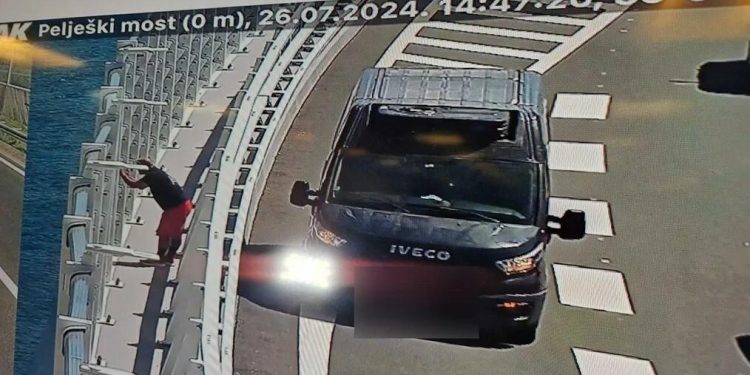 Slobodna Dalmacija – Da ne povjeruješ! Zaustavio auto nasred Pelješkog mosta, nećete vjerovati zašto; svojim ponašanjem ugrozio sebe i druge