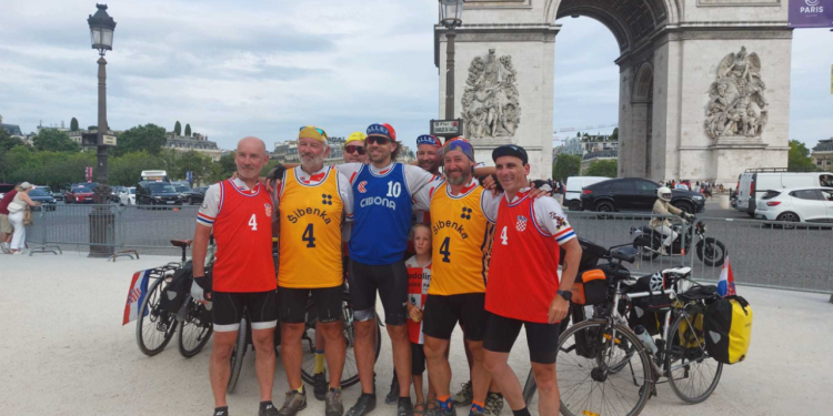 Hrvati u dresovima Dražena Petrovića dopedalirali ispod Eiffelova tornja: ‘Nije nam trebao trening‘