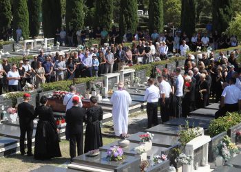 Slobodna Dalmacija – Na Lovrincu održan posljednji ispraćaj Ružice Mikačić: obitelj, kolege i prijatelji oprostili se od poznate novinarke