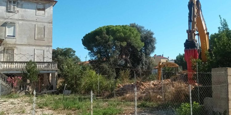 Počela priprema za izgradnju luksuznih stanova Vruljica Residence Zadar, čisti se i nasipa teren…