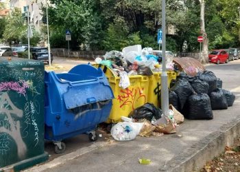 Slobodna Dalmacija – Iz splitskog Možemo! o ‘Čistoći’: Grad se guši u smeću, a slike prepunih kanti su dekor na društvenim mrežama