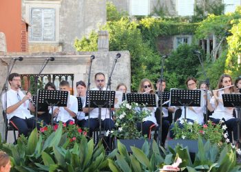 Gradska glazba Dubrovnik gostovala u ‘Noći starog Orebića’, a večer je bila i humanitarnog karaktera