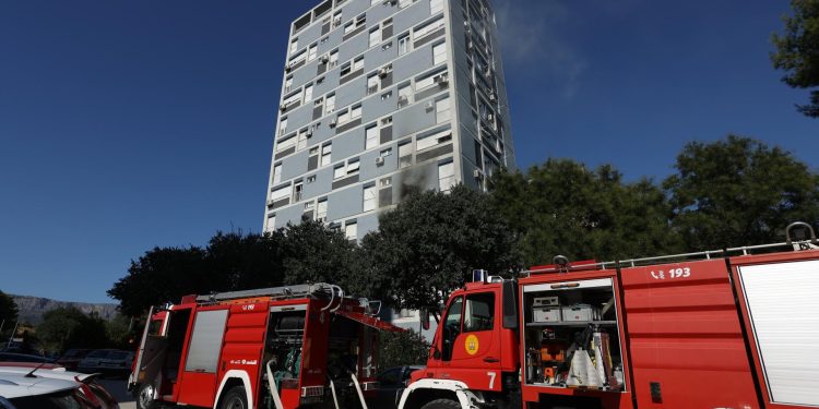 Slobodna Dalmacija – Popričali smo sa stanarima zgrade koju je danas zahvatila vatrena stihija: ‘Od dima nismo uopće mogli disati’