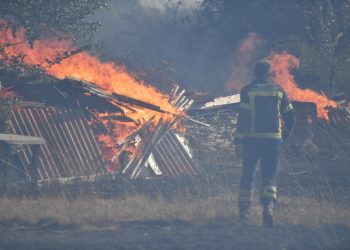 Slobodna Dalmacija – Donosimo fotografije s požarišta u zaleđu Zadra, na terenu je bio angažiran maksimalan broj vatrogasnih snaga