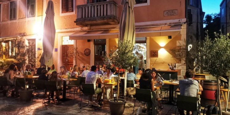 Zadarski restoran ima lijepu perspektivu, samo da prođu pritisci sezone pa da se mogu vratiti ispravljanju početnih nespretnosti