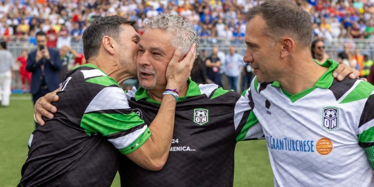 U JAVNOSTI PRVI PUT NAKON PLJAČKE Baggio nije mogao sakriti suze, ganuo ga doček navijača na utakmici legendi | NACIONAL.HR