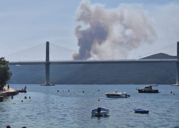 VELIKI POŽAR NA PELJEŠCU! “Ne izgleda dobro, na teren idu sve snage i tri kanadera!”