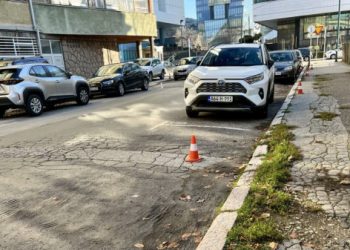 A PLAĆE IM DO 8000 MARAKA Parlamentarci dobili besplatan parking koji se uzima od građana