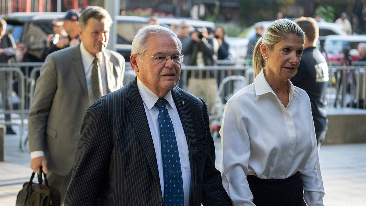 Menendez i njegova žena dolaze na sud u New Yorku