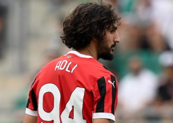 Adli, nudi Saudijska Arabija.  Milan se vraća u Emerson Royal