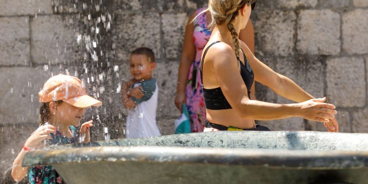 Afrička peć nastavlja pržiti Hrvatsku: Mnogi se probudili okupani znojem, a prijeti grmljavina