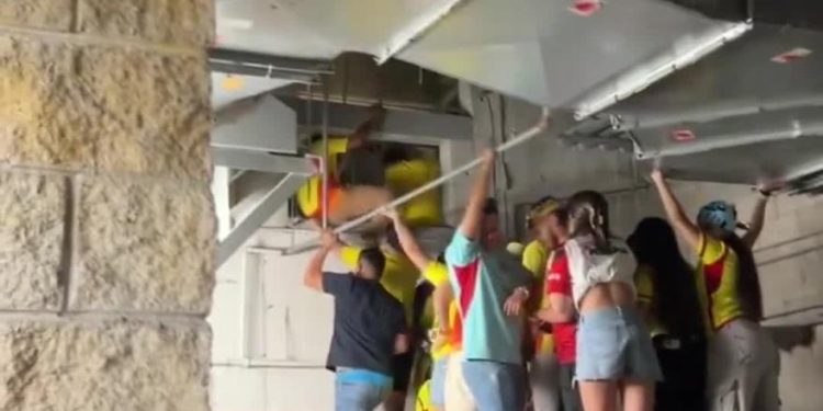 America’s Cup, navijači bez ulaznice ulaze na stadion kroz ventilacijski kanal