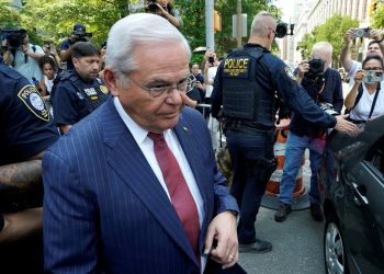 Američki senator osuđen na suđenju za korupciju — RT World News