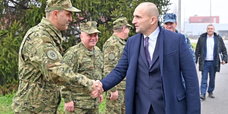 Anušić povećao naknade pripadnicima HV-a u protupožarnoj sezoni