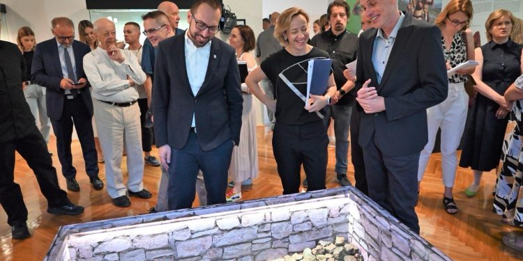 Arheološki muzej u Zagrebu završio obnovu i otvorio javnosti obnovljeni stalni postav