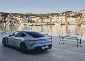 Auto Klub – Bio je hit, a sada ga nitko ne želi: Evo zašto Porsche smanjuje proizvodnju Taycana