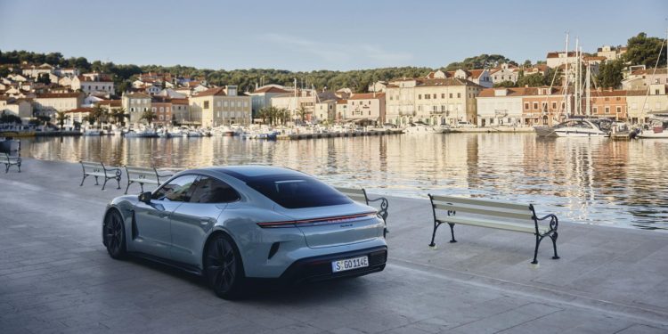 Auto Klub – Bio je hit, a sada ga nitko ne želi: Evo zašto Porsche smanjuje proizvodnju Taycana