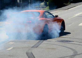 Auto Klub – Čelnik ove države ukida ekološke zakone: ‘Nitko vam ne može reći koji automobil da kupite, pa ni država’