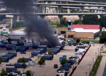 Auto Klub – Električni kombiji gore poput šibica: Pogledajte nevjerojatnu snimku dronom