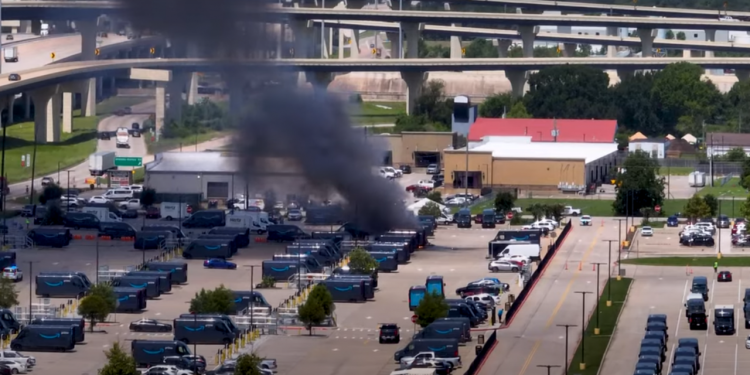Auto Klub – Električni kombiji gore poput šibica: Pogledajte nevjerojatnu snimku dronom