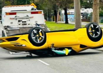 Auto Klub – I to je moguće: Kako je ovaj skupi i moćni hibridni Ferrari završio na krovu?