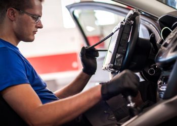 Auto Klub – Idete na servis auta? Ove tri stvari nikada nemojte izgovoriti mehaničaru