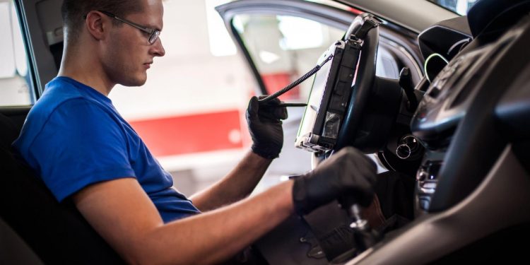 Auto Klub – Idete na servis auta? Ove tri stvari nikada nemojte izgovoriti mehaničaru