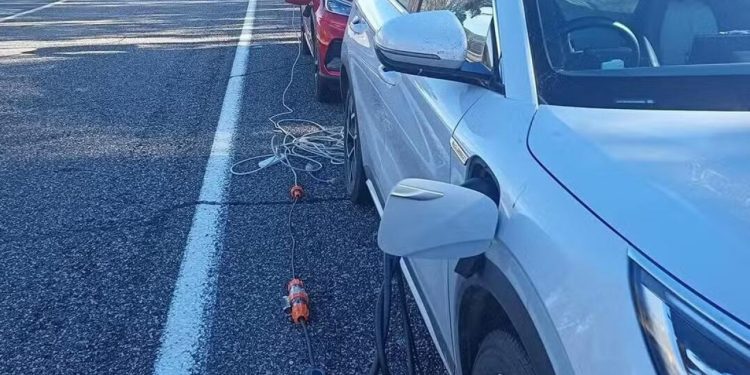 Auto Klub – Je li ovo budućnost električnih auta? Ovako se snalaze vozači koji ostanu bez struje