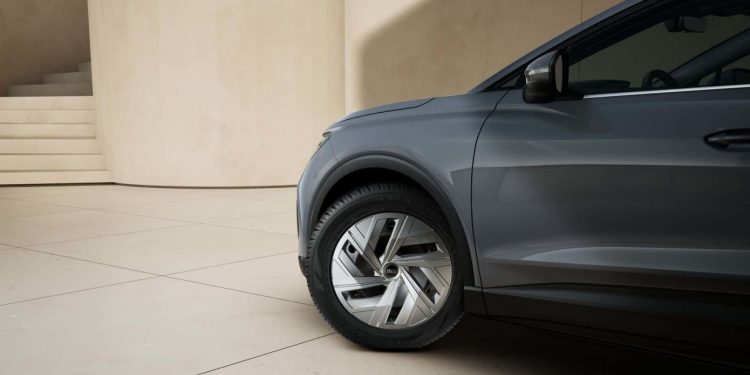 Auto Klub – Kako napraviti skupi EV jeftinijim? Novi Audi ima čelične naplatke od 19 cola s plastičnim poklopcima