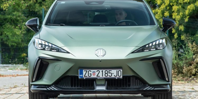 Auto Klub – Kineski desant na Njemačku: Kupiš jedan električni auto, dobiješ dva!