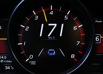 Auto Klub – Lažna brzina: Zašto brzinomjeri u autima pokazuju pogrešne brojke?