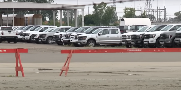 Auto Klub – Lopovi ukrali 10 moćnih Fordova izravno iz tvornice. Ključevi su bili u vozilima