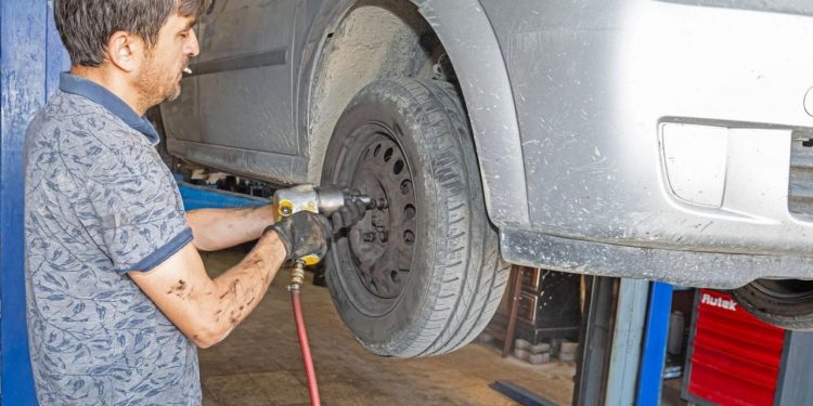 Auto Klub – ‘Made in Yugoslavia’: Čovjek nakon 40 godina odlučio zamijeniti stare gume