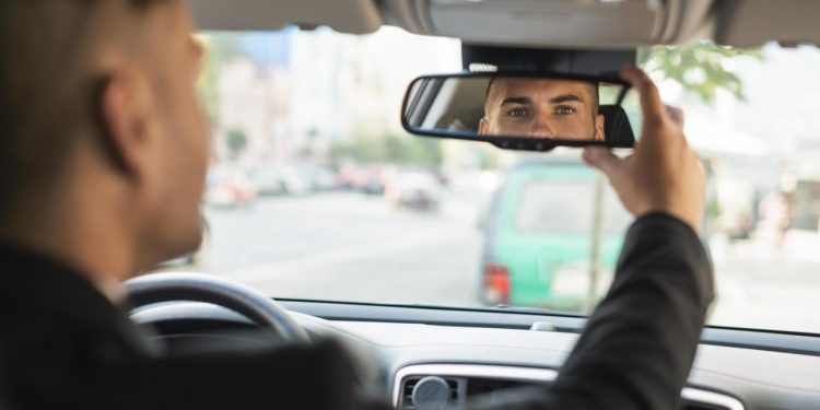 Auto Klub – Mrzite agresivne vozače koji vam vise na ‘repu’? Otjerajte ih fenomenalnim trikom