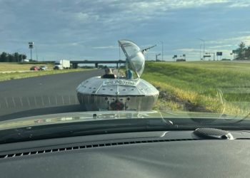 Auto Klub – NLO sletio na autocestu: Američka policija zaustavila ‘leteći tanjur’
