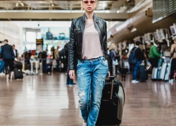 Auto Klub – Nije imala vozačku dozvolu: Žena kažnjena zbog vožnje električnog kofera