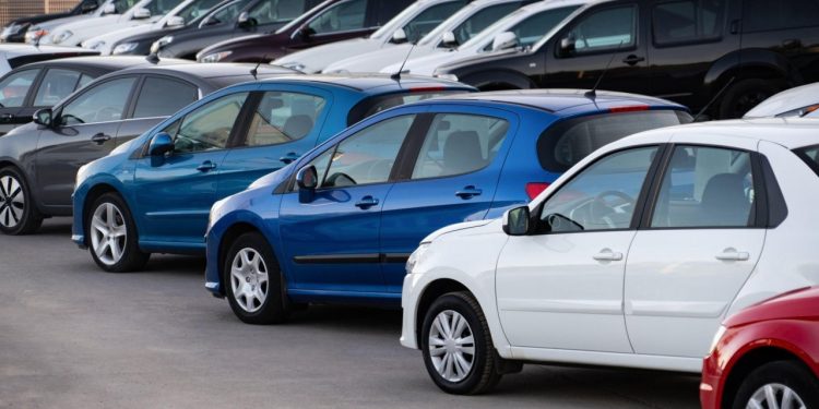 Auto Klub – Porezna kreće s prodajom auta od ovrha: Pogledajte početne cijene Volkswagena, BMW-a, Mazde…