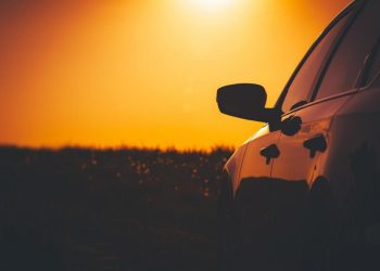 Auto Klub – Preporuka stručnjaka: Ova četiri predmeta odmah uklonite iz automobila na visokim temperaturama