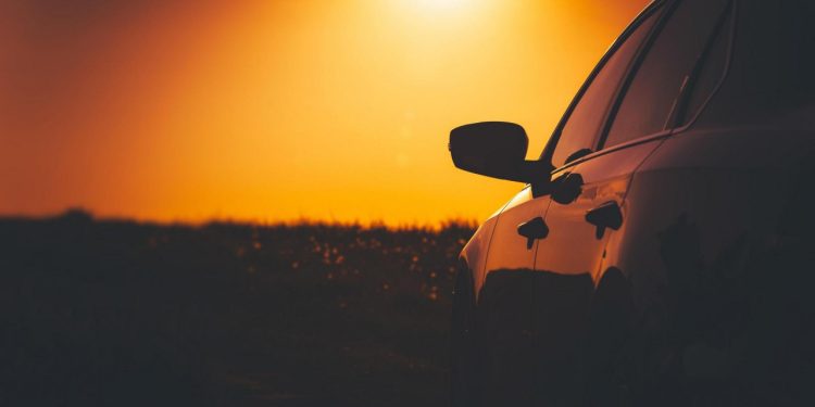 Auto Klub – Preporuka stručnjaka: Ova četiri predmeta odmah uklonite iz automobila na visokim temperaturama