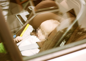 Auto Klub – Razmislite što ćete učiniti ako naiđete na dijete zaključano u vrućem autu: Možete završiti i u zatvoru…