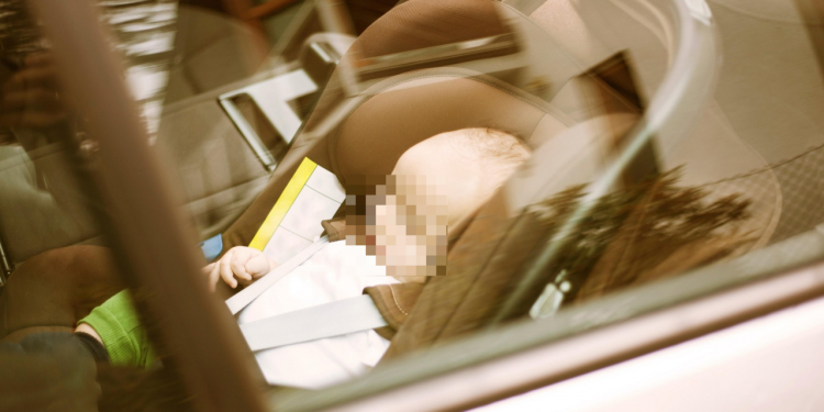 Auto Klub – Razmislite što ćete učiniti ako naiđete na dijete zaključano u vrućem autu: Možete završiti i u zatvoru…