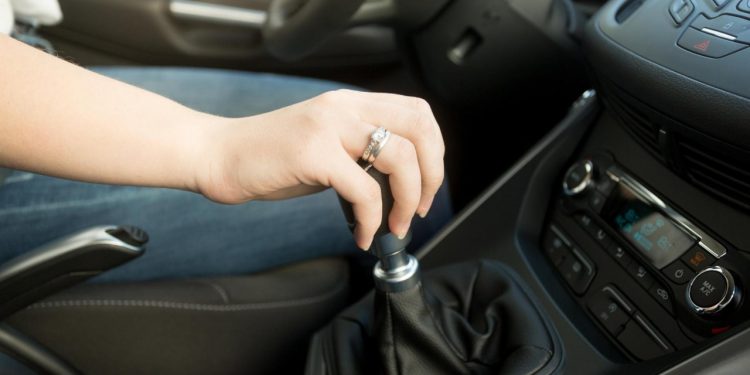 Auto Klub – Riješena vječna dilema: Trebate li zagrijati motor automobila prije kretanja?