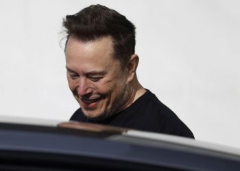 Auto Klub – Treba strpljenja: Elon Musk otkrio zašto je Tesla odgodila svoj dugo najavljivani robotaksi